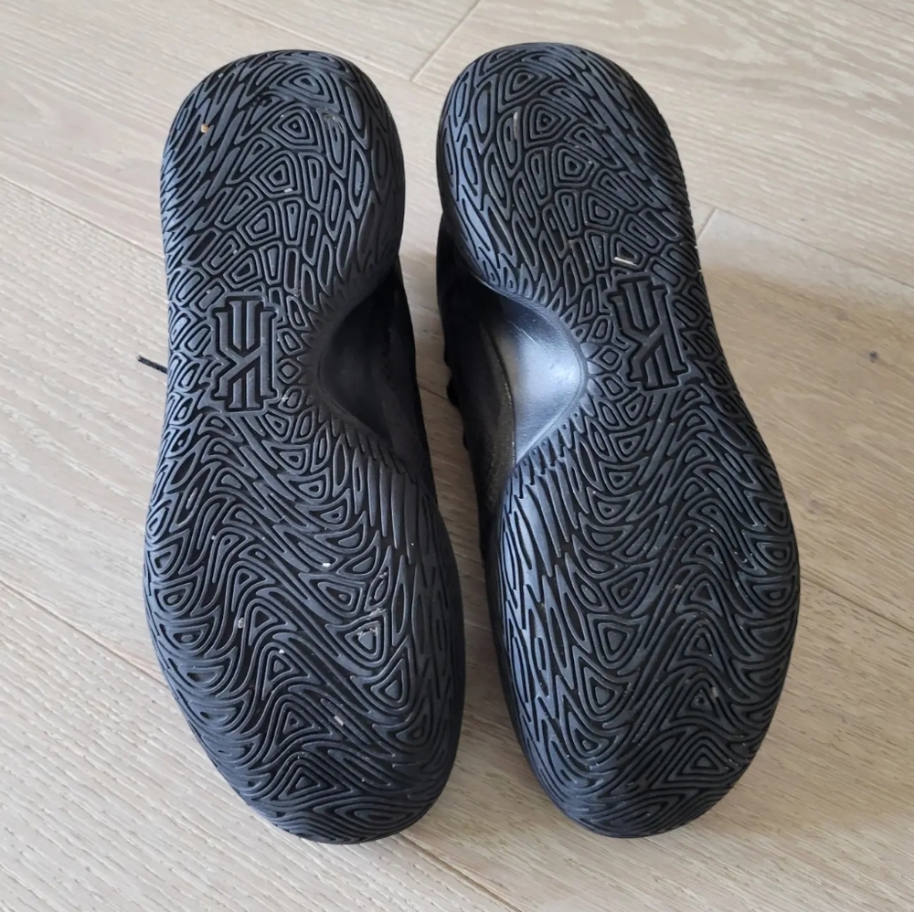 Kyrie Flytrap Shoes - image 3